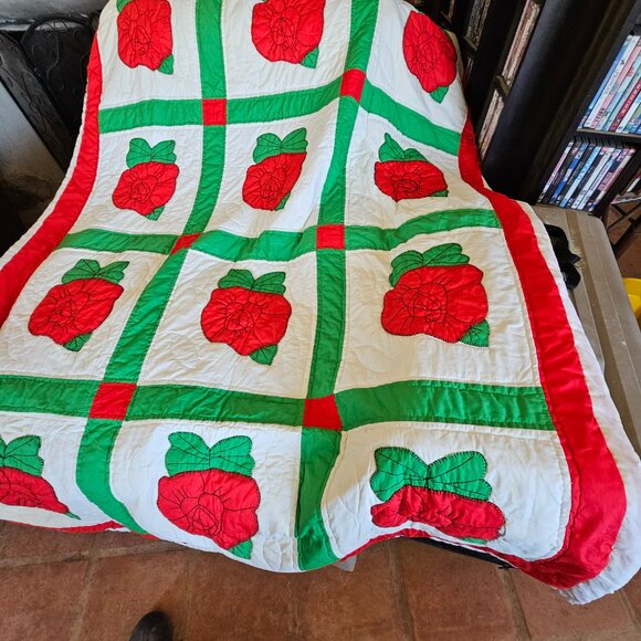 Vintage red rose handmade patchwork quilt large - Picture 4 of 7